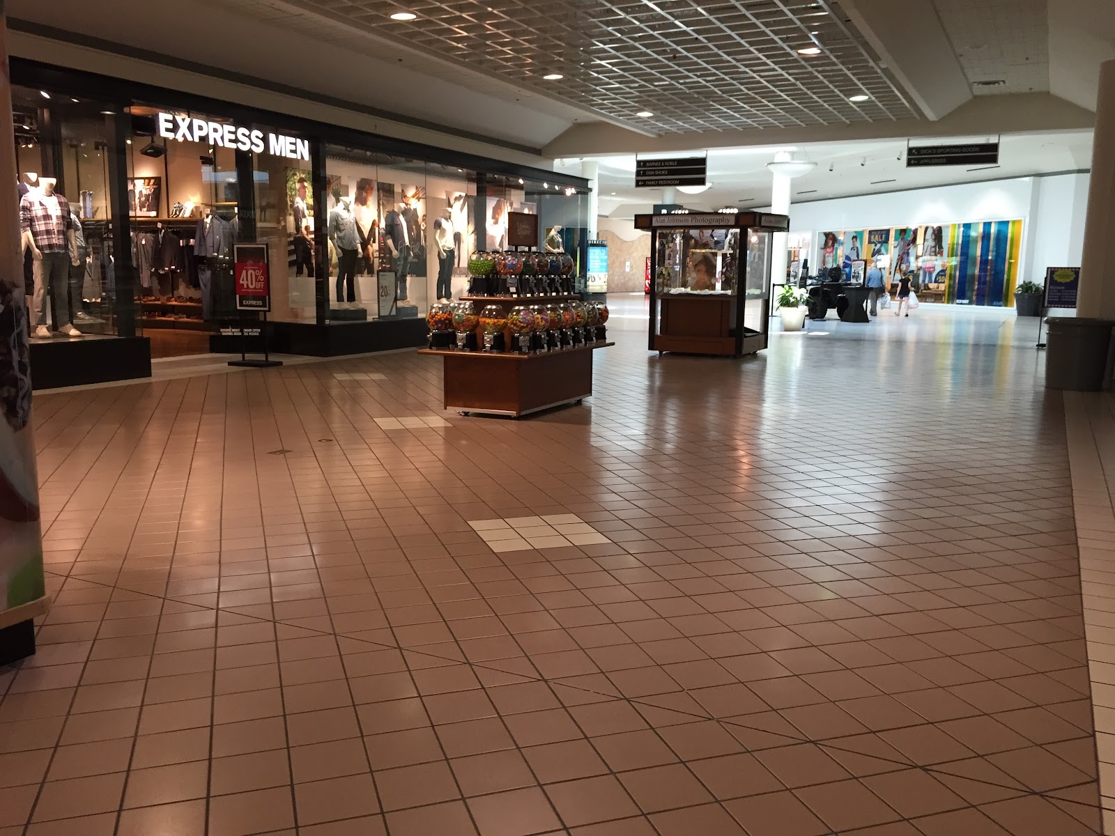 Skymall Retail History And Abandoned Airports Miller Hill Mall