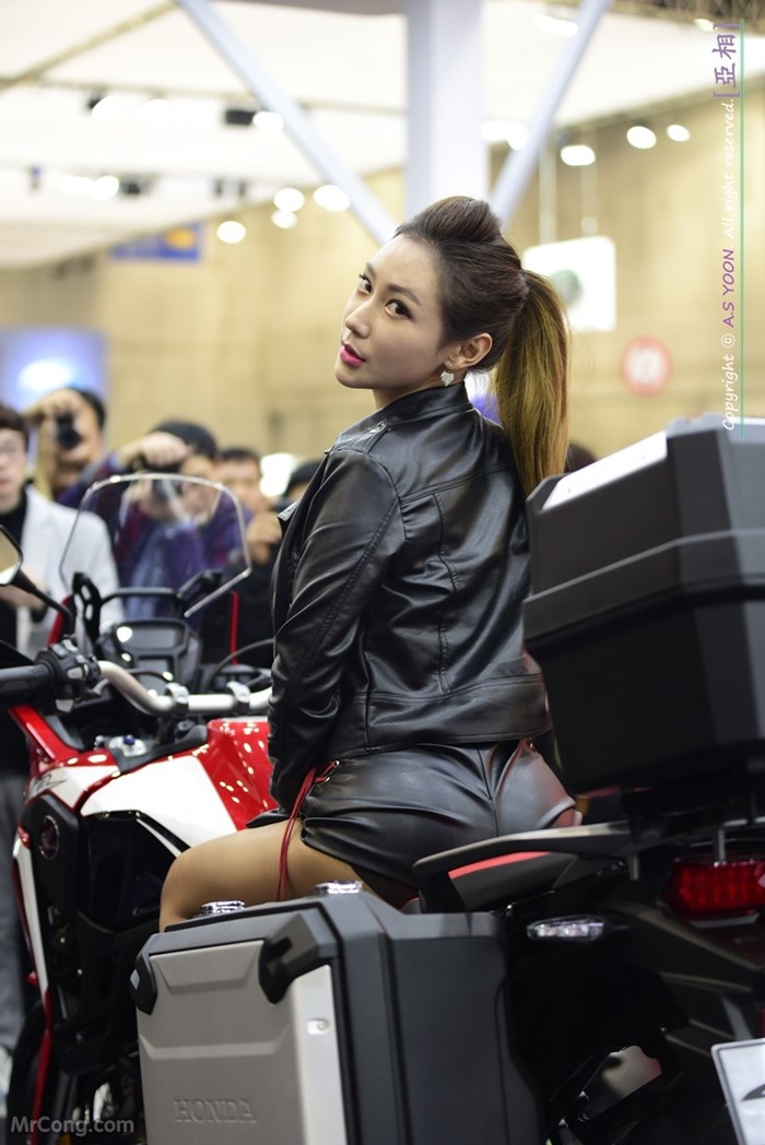 Kim Tae Hee&#39;s beauty at the Seoul Motor Show 2017 (230 photos) photo 1-2