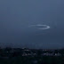 Durante una tormenta un rayo hace visible un OVNI de gran tamaño en Estados Unidos