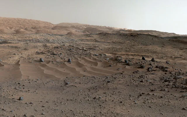 Outra foto de Marte com cores e cenários diferenciados da NASA