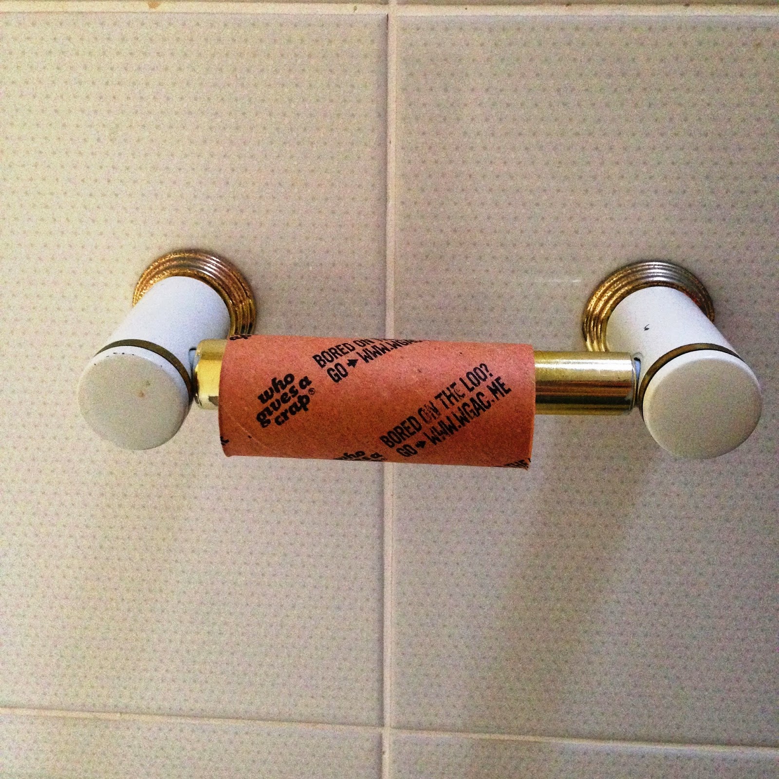 How to change a toilet roll