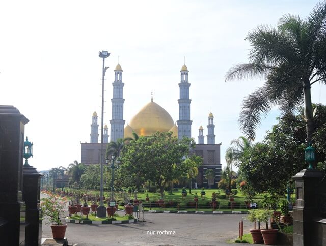 masjid kubah emas