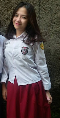 Foto Model Seksi Menggunakan Seragam SD | Kumpulan Foto Cewek