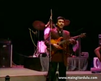 Lirik Lagu Dan Kunci Gitar Dlloyd Rintihan Hidup - Arsia Lirik