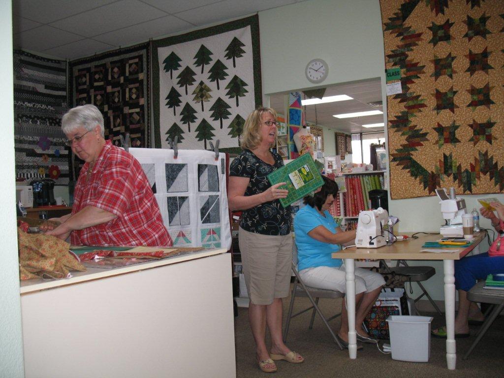 A Quilter's Oasis News ABCD Quilting Class with Designer & Author Kim