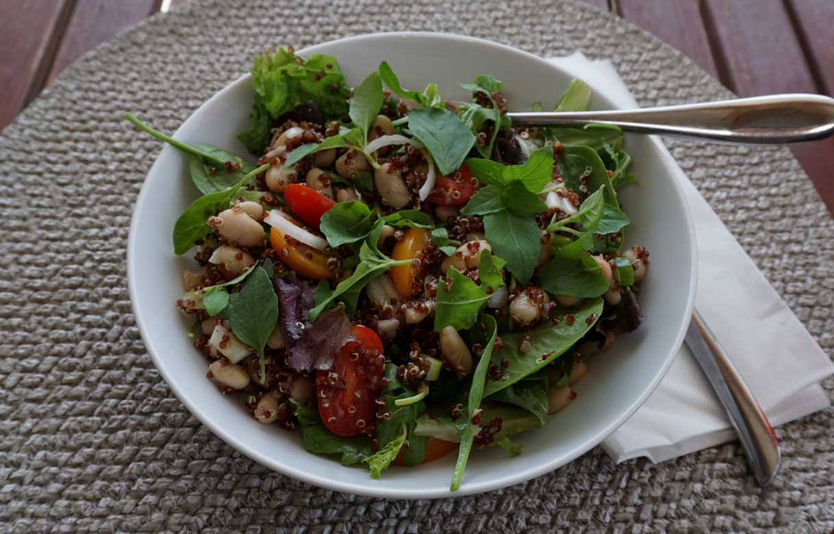 White bean and red quinoa salad
