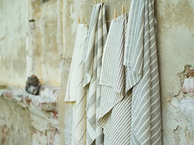 Linen Bath Towels, Brittany Stripes, Phillipe (generous width):  39" x 53" (100 x 135 cm) http://www.linenandlavender.net/p/blog-page_3.html#