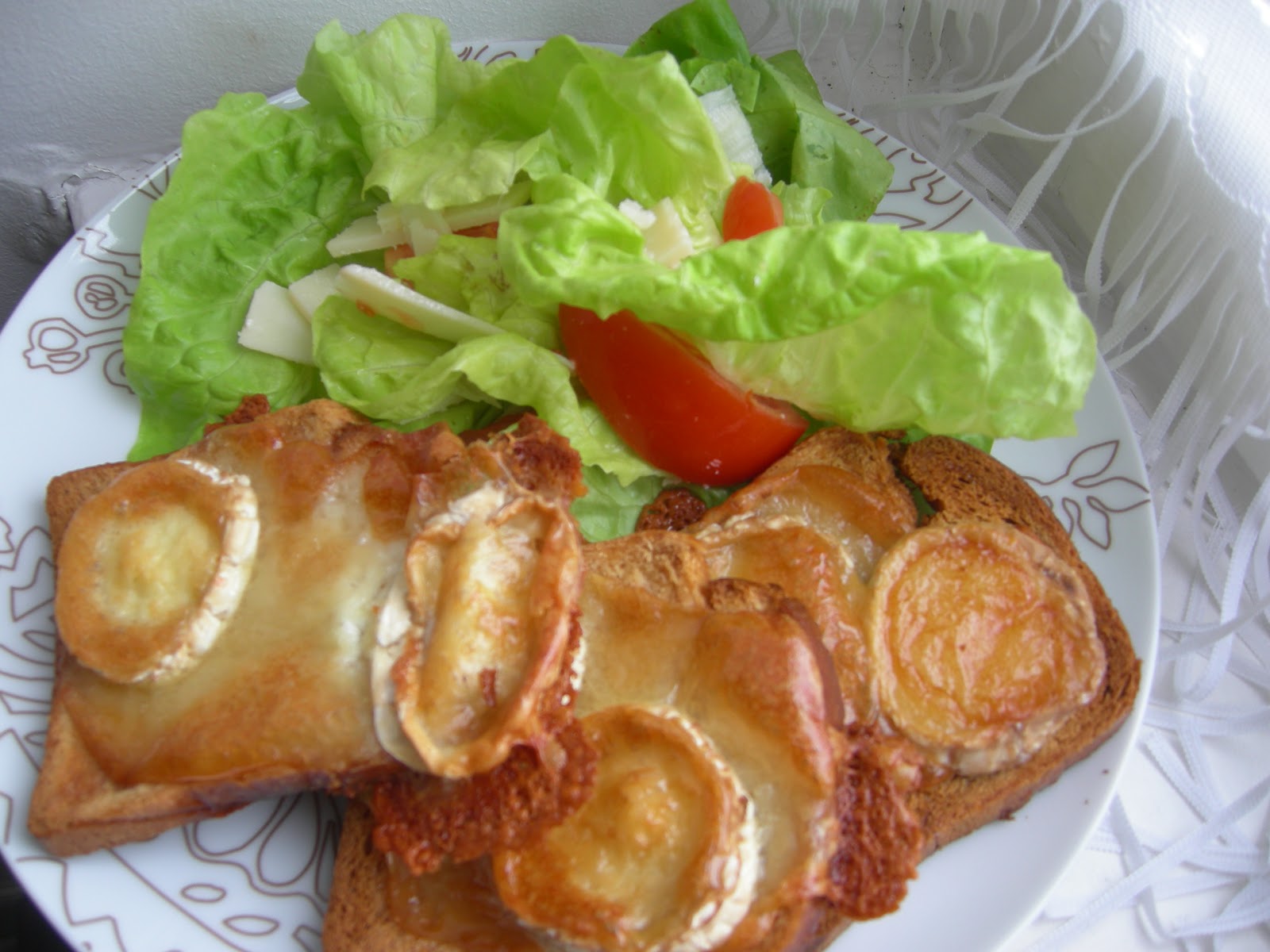 cece cuisine: Salade de chèvre chaud au miel