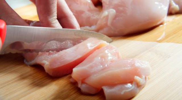 Hamburguesas de pollo. Caseras y baratas paso 1