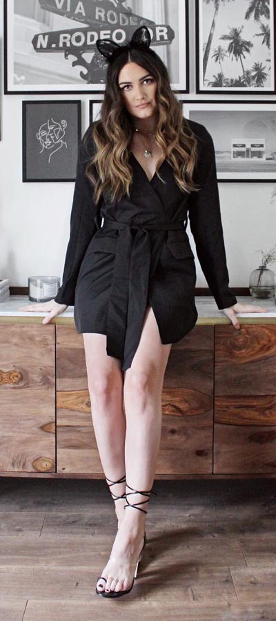  Minis are back in trend again. Here are 33+ Cute Outfit looks to insire you how to wear a mini dress. 33+ Adorable Mini Dress Outfits that Never Go Out of Style. Via Higiggle.com #minidress #fashion #cuteoutfits #chic