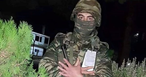 Νέο κρούσμα «αλβανικού αετού» στις ΕΔ: Στρατιώτης που υπηρετεί στα ελληνοτουρκικά σύνορα τον επιδεικνύει με «καμάρι»