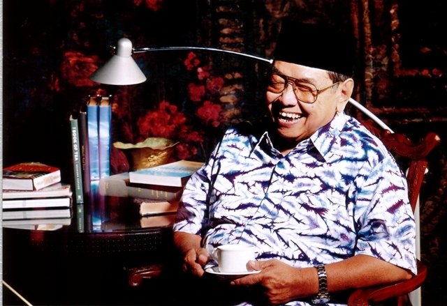Hikmah Perbedaan KH. Hasyim Muzadi Dan Gus Dur