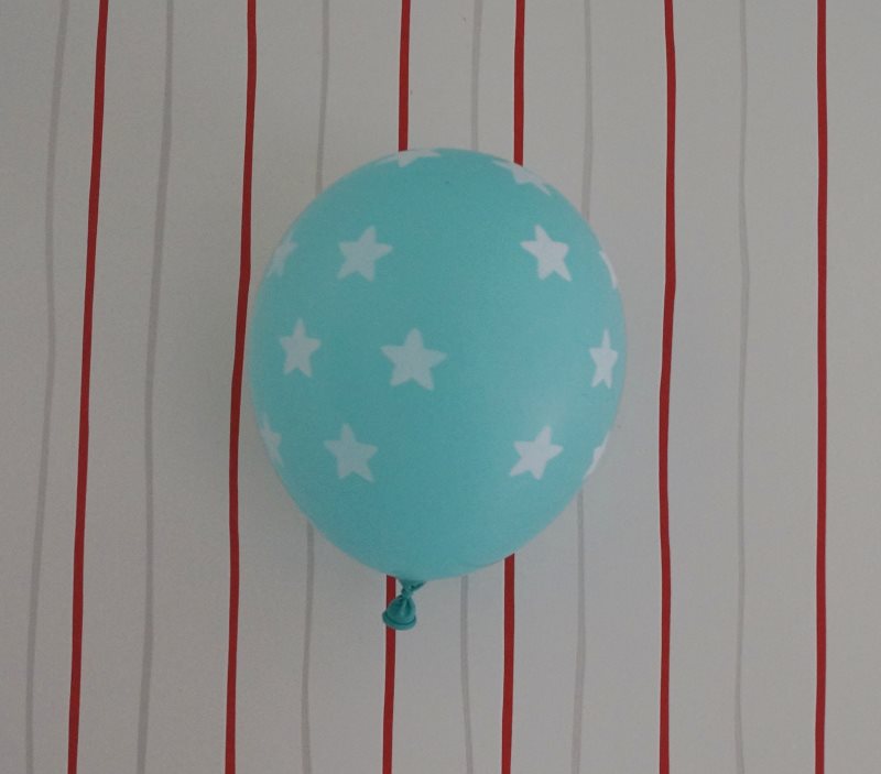 Küstenkidsunterwegs: Eine einfache Idee: Der Luftballon an der Wand