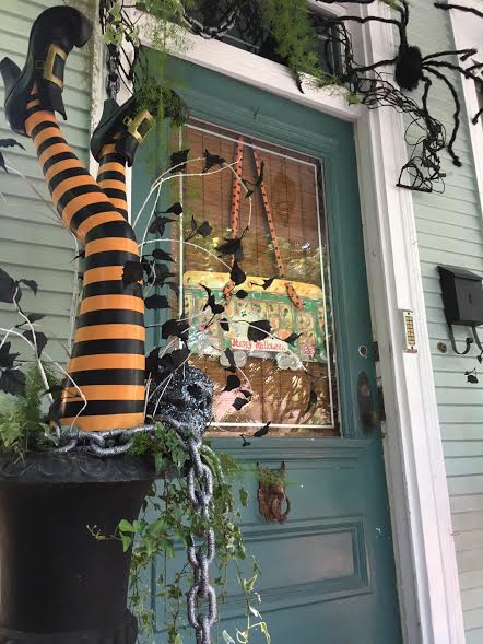 The Uptown Acorn: A Spooktacular Halloween {The Front Facade}