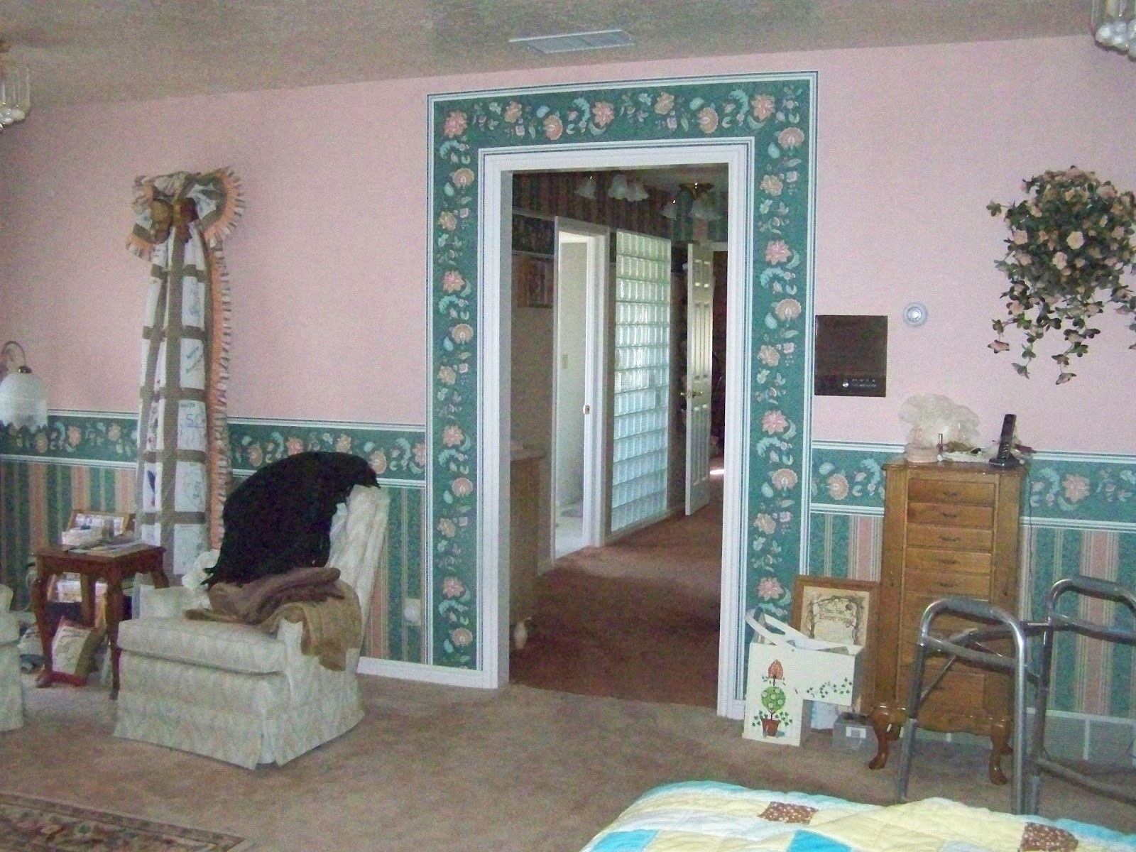 A to Z for Moms Like Me Wallpaper boarder around a door