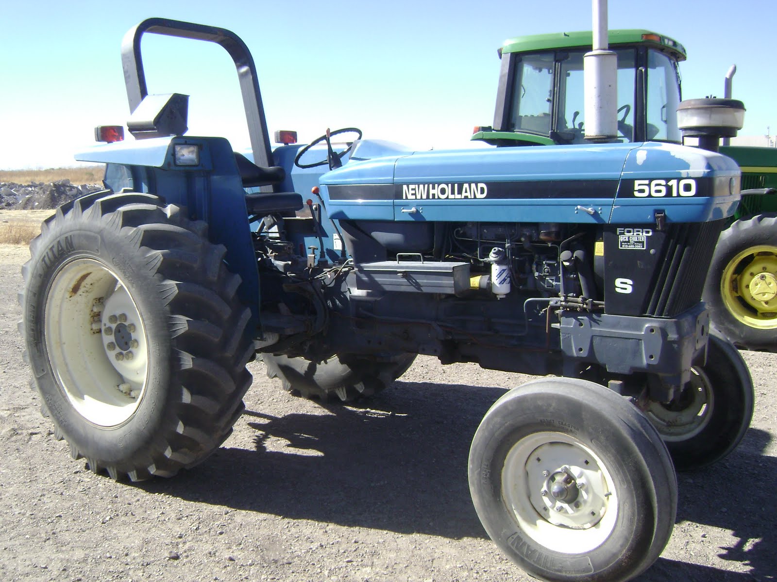 MAQUINARIA AGRICOLA INDUSTRIAL: Tractor Ford New Holland 5610 de 66 HP