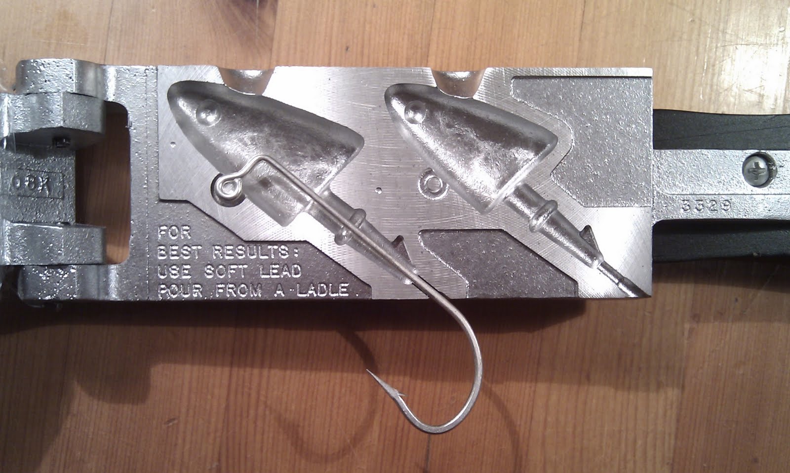 Sea kayak fishing Casting lead jig heads for soft plastics