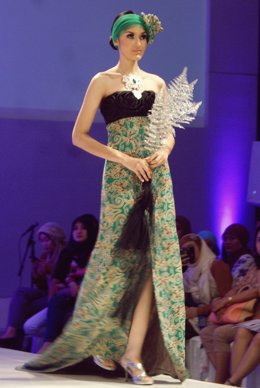 IndahRP: Jogja Fashion Week (Day 3) "Avantgarde & Kebaya"