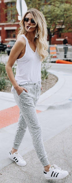 Summer look | White cami, pale printed pants and sneakers | Just a ...
