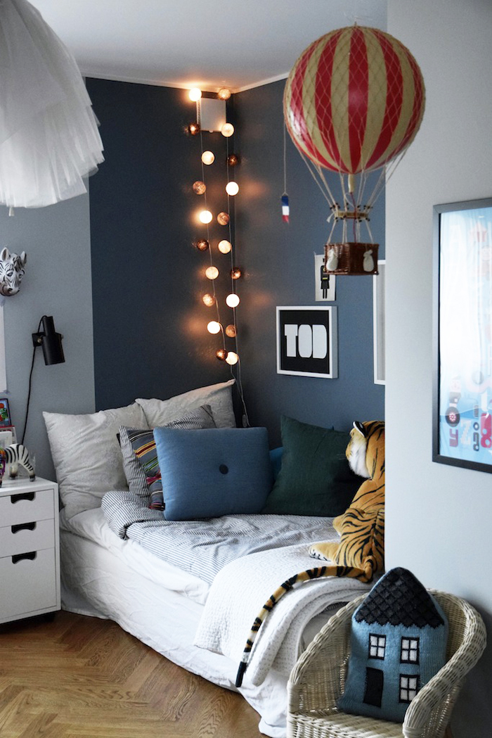 Decorating children’s room with Hot Air Balloons