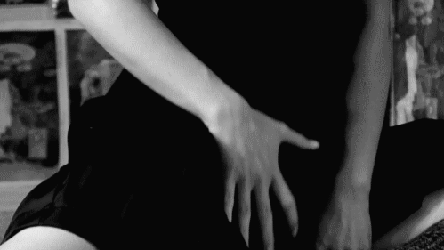 Трение через одежду. Входит гиф. Ласки через одежду в движении. Мужская рука под платьем. Шлепает страсть.