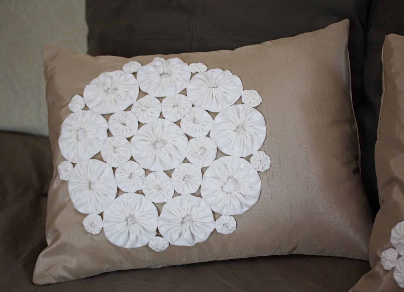 At Second Street yoyo pillows AccuQuilt tutorial