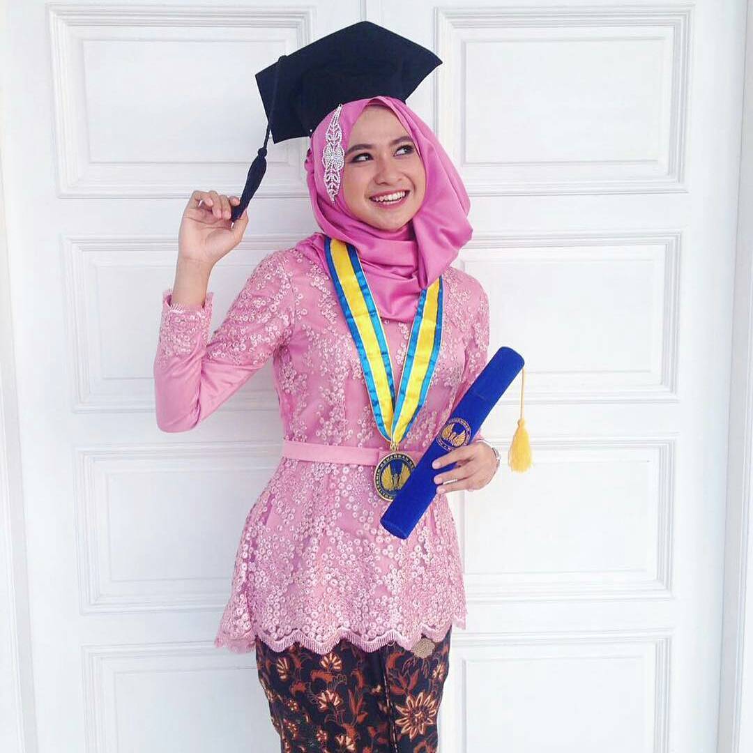 Model Baju Kebaya Wisuda Modern Terbaru Kekinian  Model Baju 2018