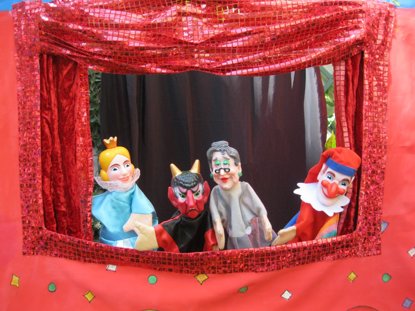 HAPPY FRIENDS TEATRINO DELLE