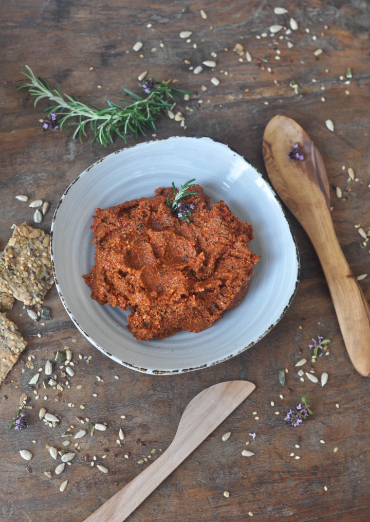 vegan Tomato-Pepper-Dip, easy to make and oh-so good! (and it's gluten free, too!)