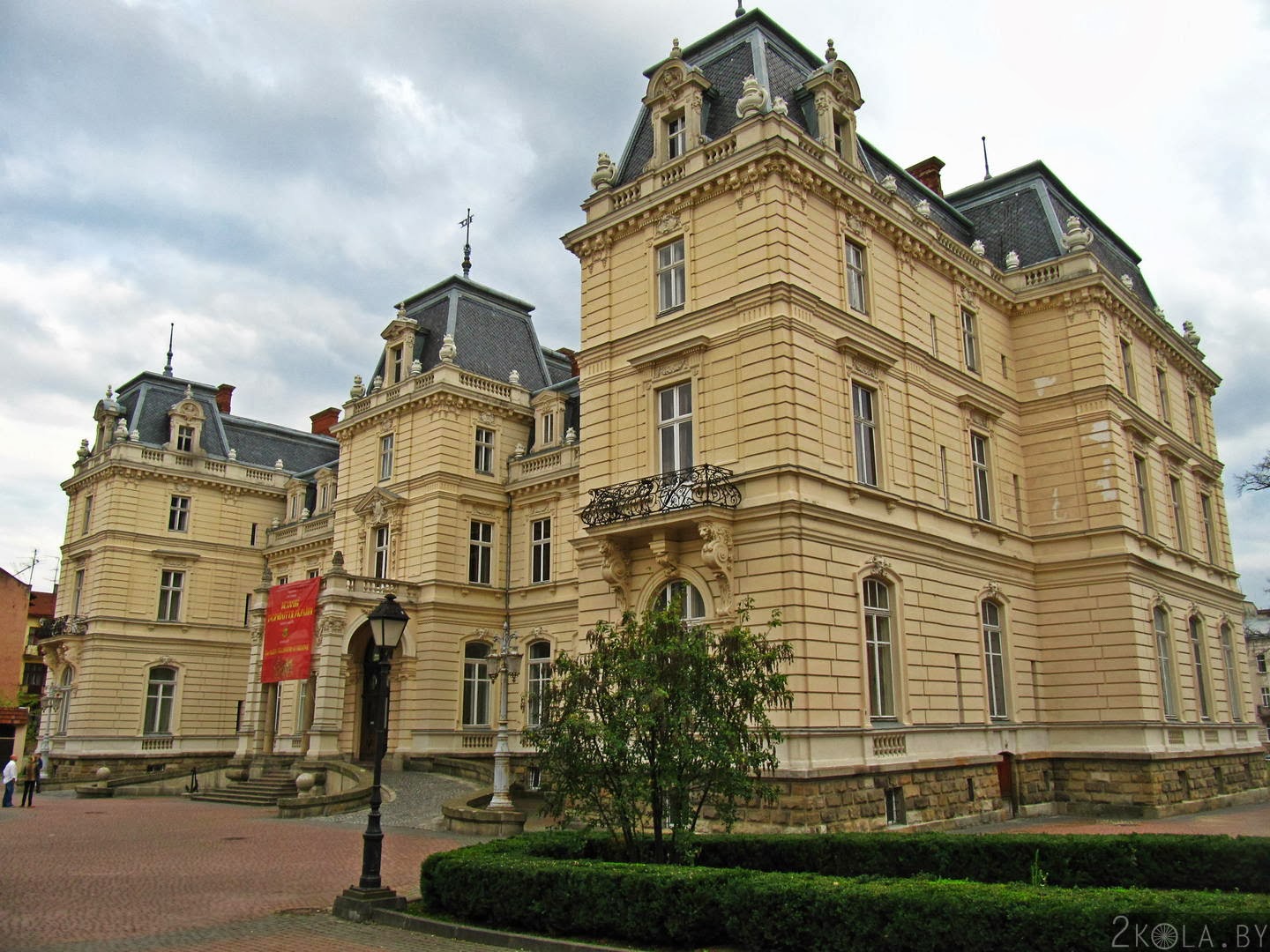 Дворец потоцких львов Дворец потоцких львов