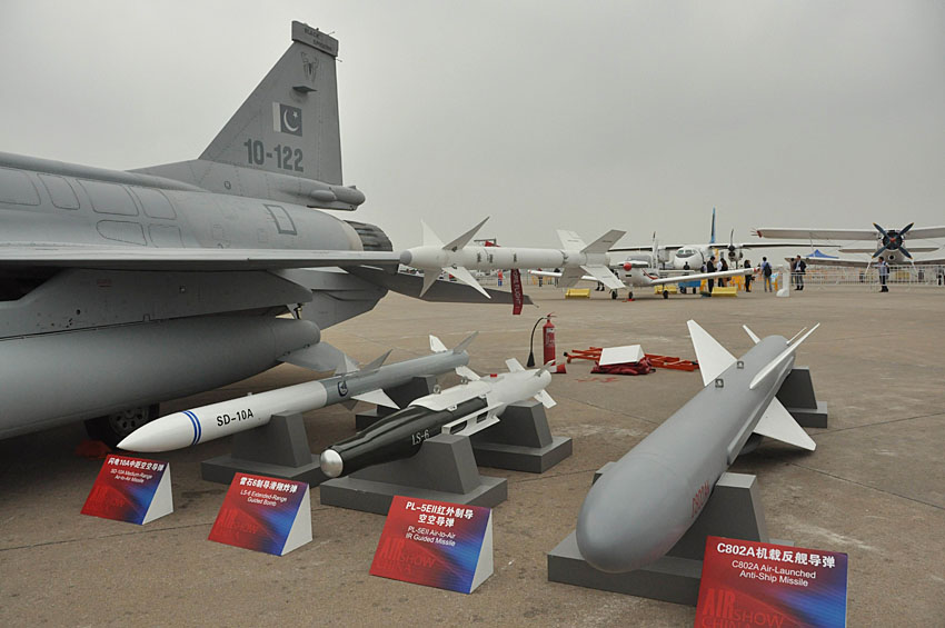 Military Reviews: JF-17 Thunder / FC-1 Xiaolong @ Zhuhai Air Show 2012