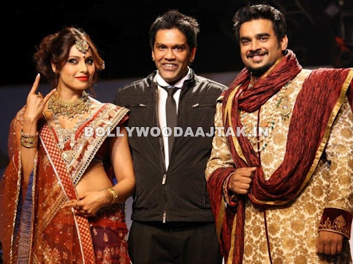 1 - Bipasha Basu and Madhavan walk for designer Rocky S show