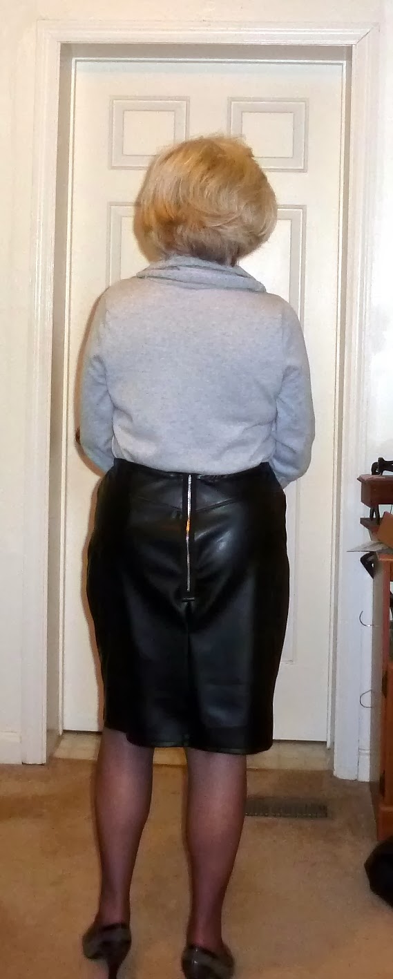 Danvillegirl Sewing Diary: Wearing the faux leather skirt