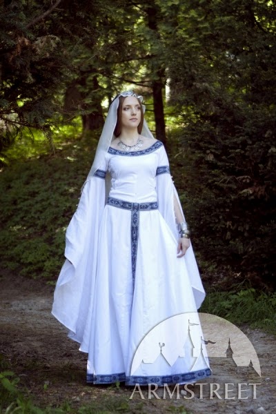 Fashion from Ukraine: Medieval dresses from Ukraine