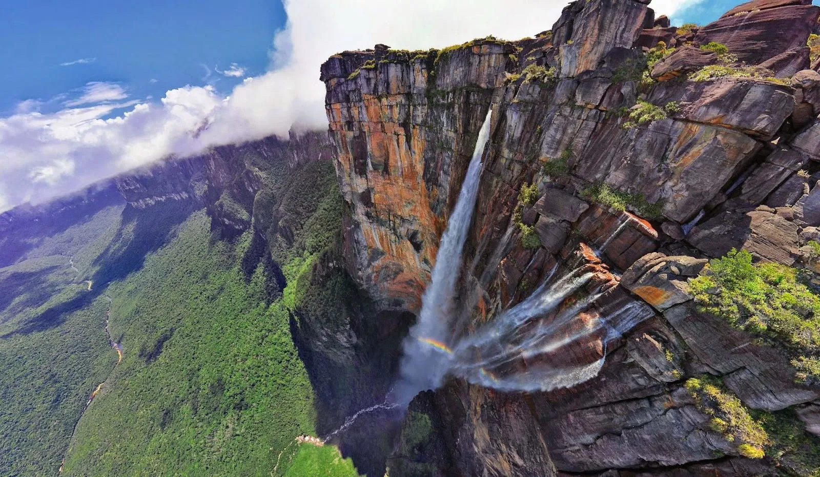 Air terjun tertinggi di dunia, Angel Fall, Venezuela.