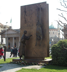 Photo of Bergamo monument