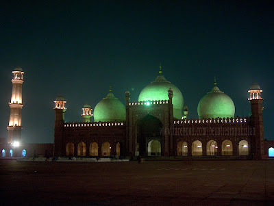 badshahi mosque lahore | beautiful places in pakistan