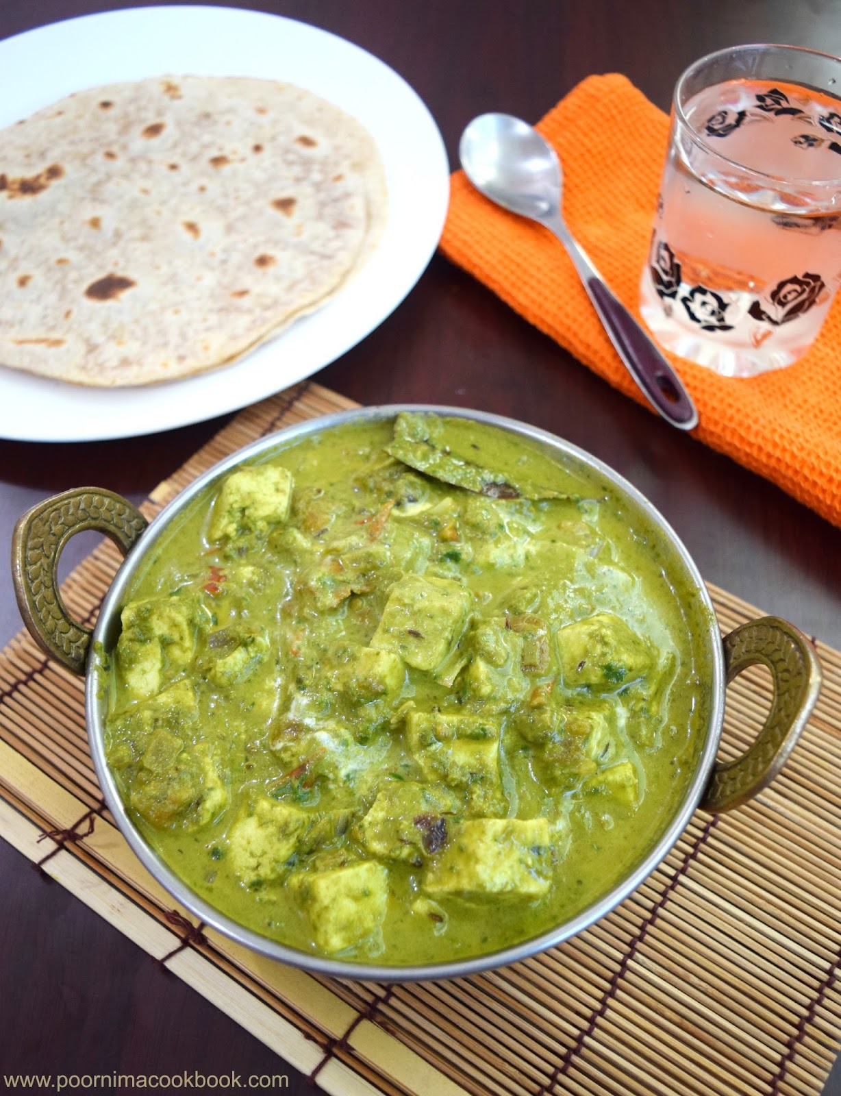 Poornima's Cook Book: Restaurant Style Palak Paneer / Palak Paneer