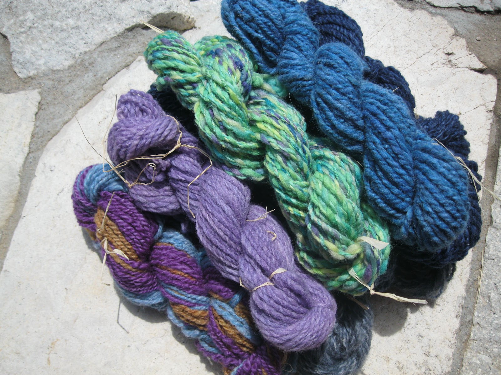 Taos Sunflower Rug hooking yarn or fabric?