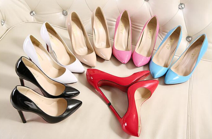 Обувь красивая брендовая. Несколько туфель. Красивые туфли. Женская обувь. Красивая обувь.
