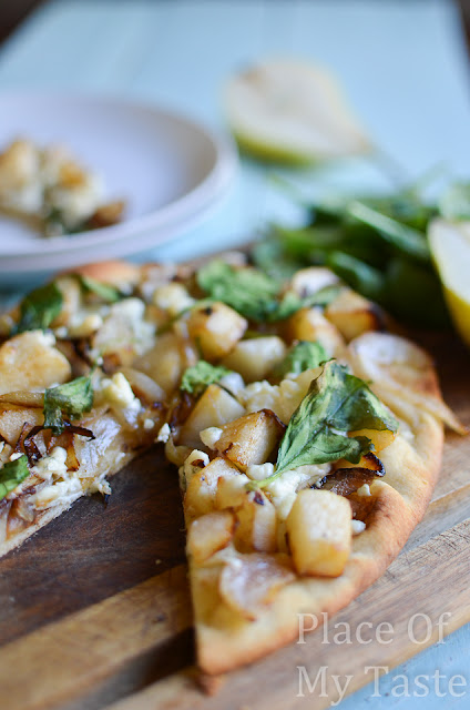 Caramelized Pear and Gorgonzola Flat Bread by Place of My Taste