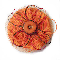 Broche redecilla shantung en naranjas Broche redecilla shantung en naranjas