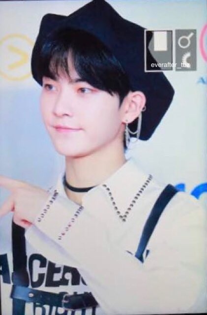 어제자 취저였던 남돌 공항패션.jpg | 인스티즈