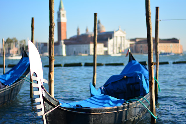Gondola - symbol Wenecji. Gondole przy Placu Świętego Marka