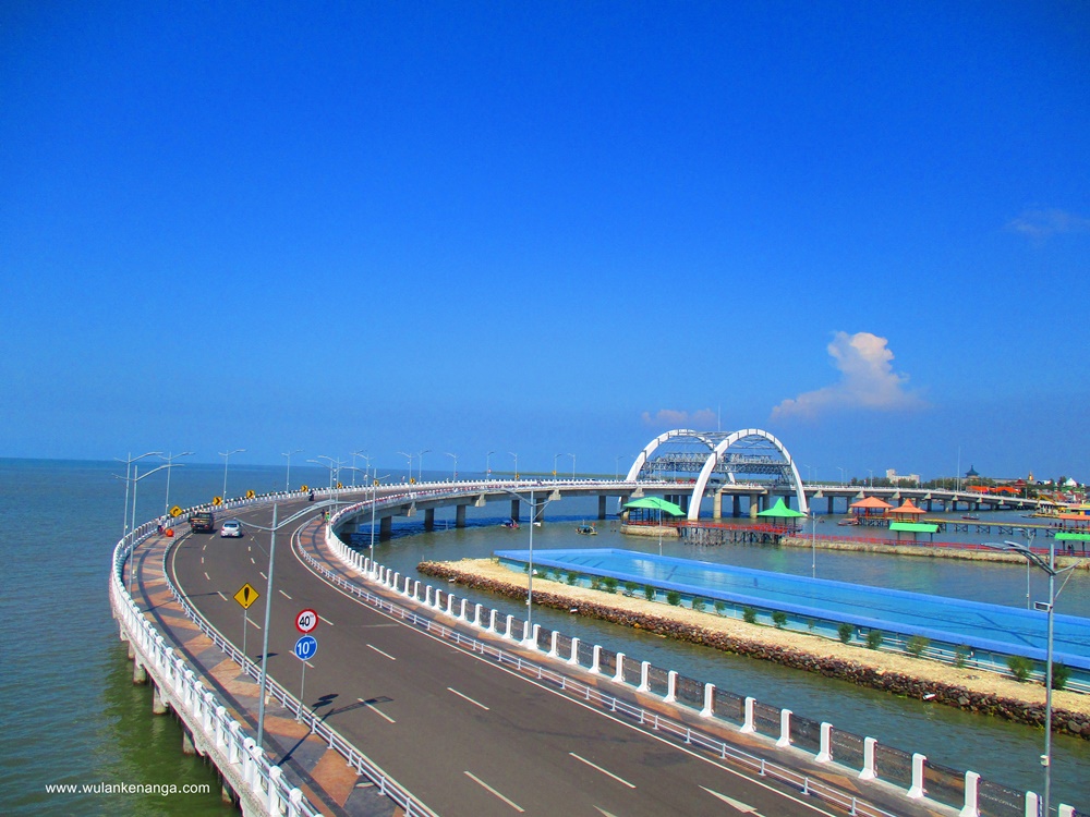 Indahnya Jembatan Layang Surabaya di Pantai Ria Kenjeran