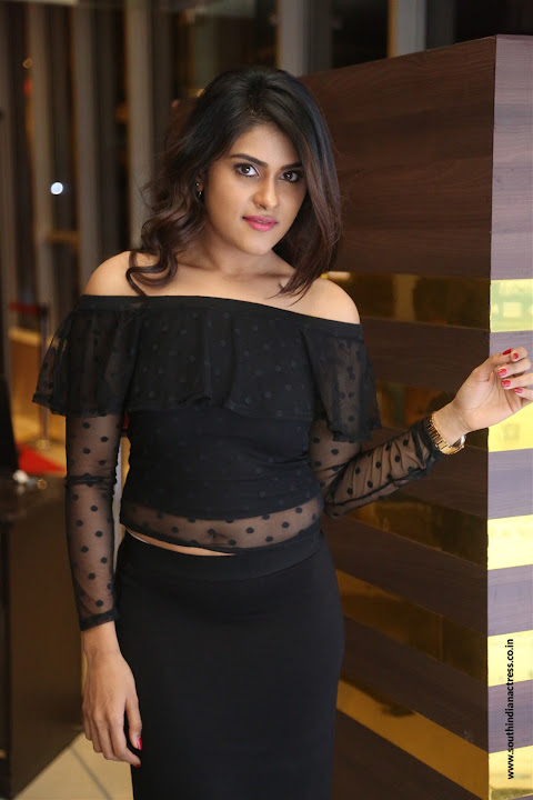Naira Shah at E Ee Premiere Show