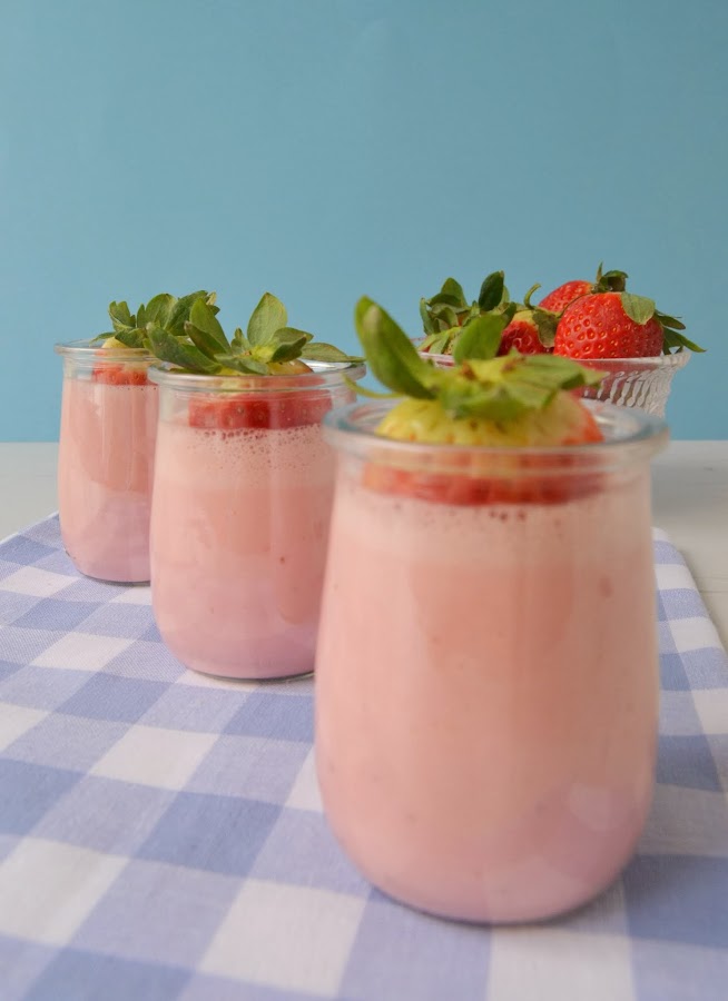Mousse ligera de yogur y fresas