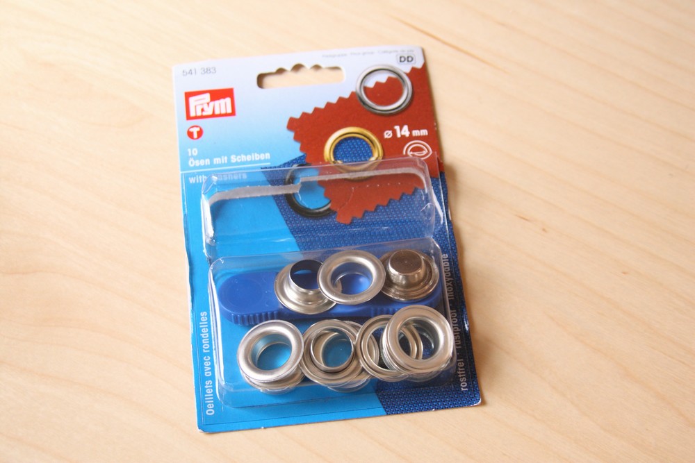 Sewing With Colour Inserting Eyelets a tutorial.