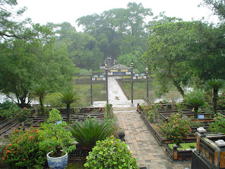 Gate et le pont de la Cité interdite de Hué (Vietnam)