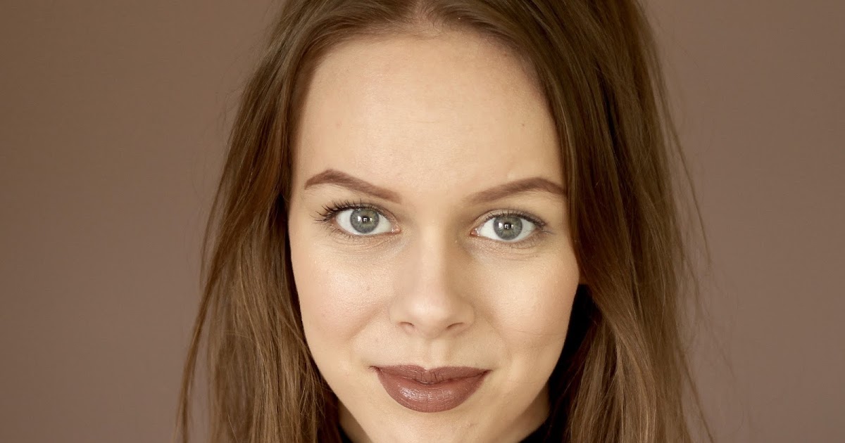 DIY Velvet Choker Necklace. My Top Knot